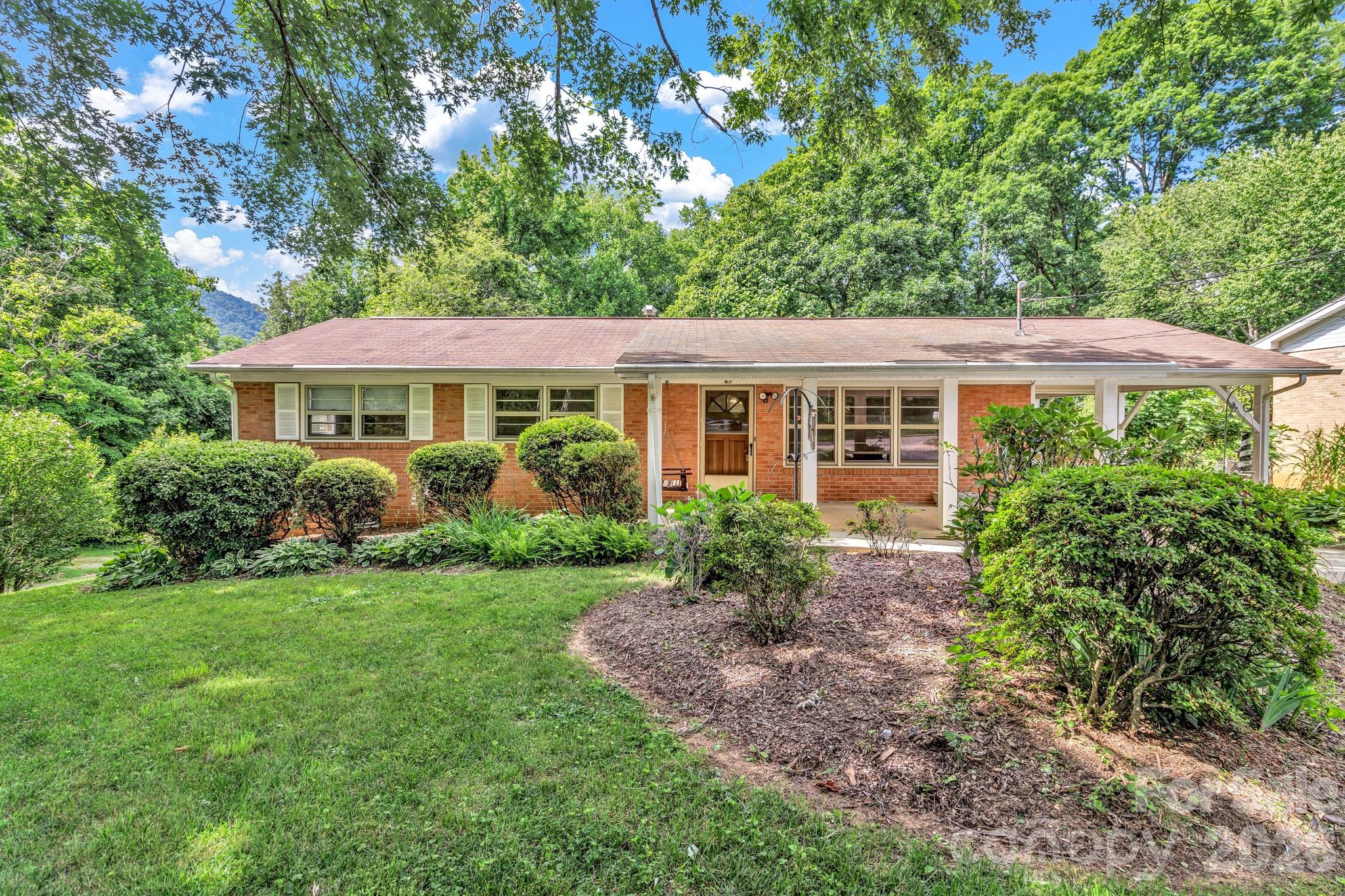 67 Wagon Road Asheville, NC 28805 - Photo 3 of 44