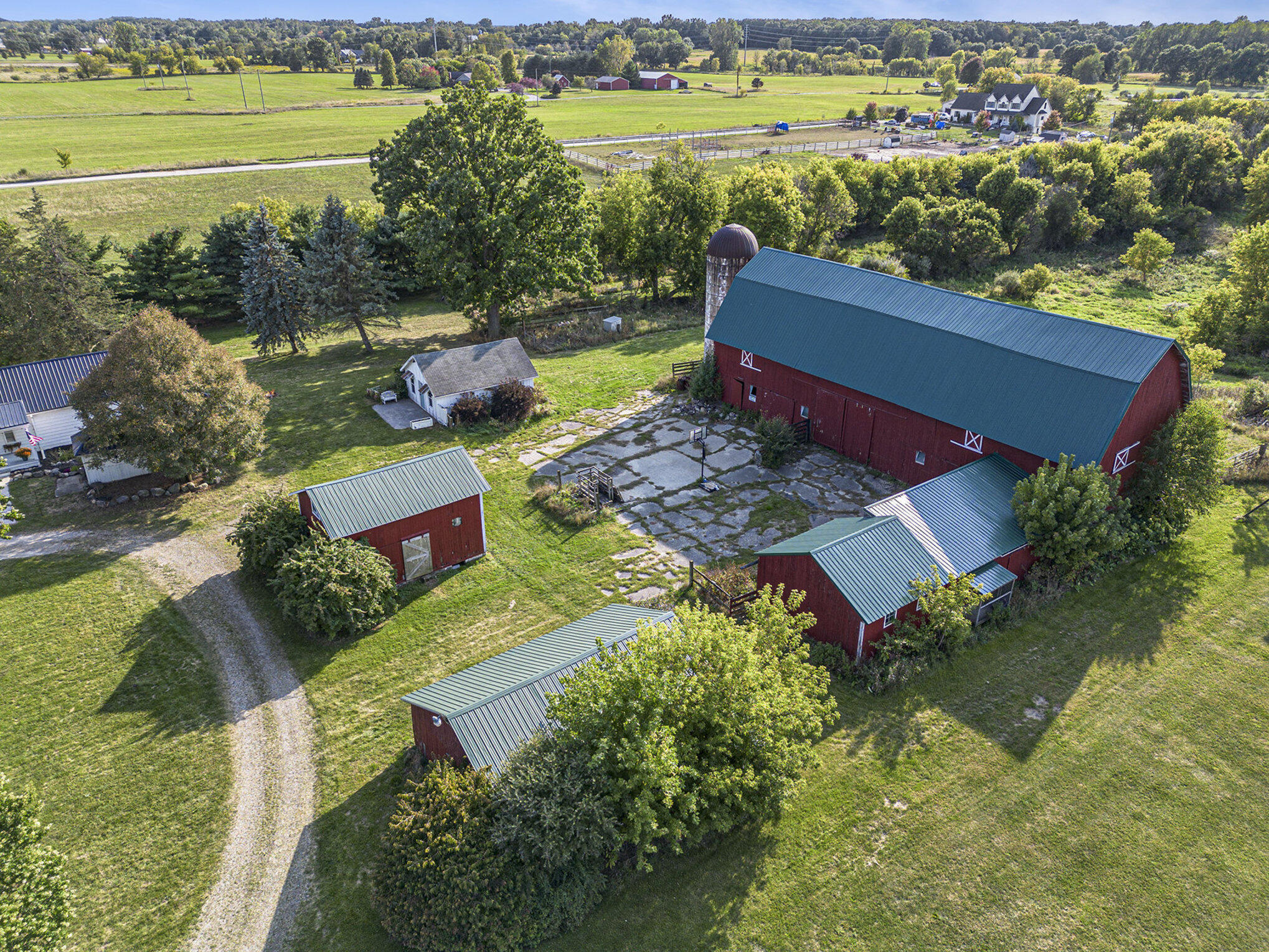 2960 Cedar Lake Road Howell, MI 48843 - Photo 32 of 33 043_file_876