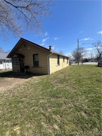 $147,000 | 417 South Oak Street, Versailles, MO 65084