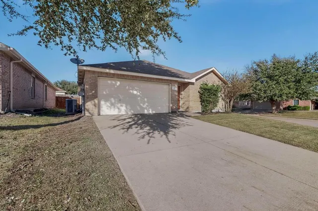 a view of a back yard of the house