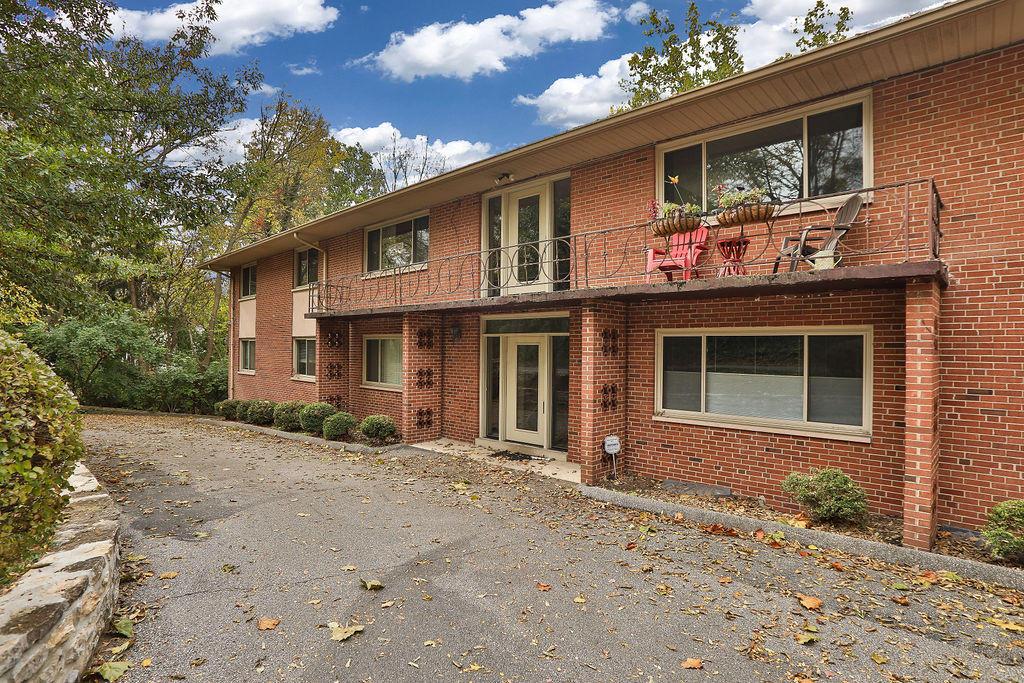 2565 Charing Road, Unit 5 Columbus, OH 43221 - Photo 2 of 15