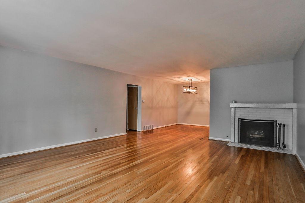 2565 Charing Road, Unit 5 Columbus, OH 43221 - Photo 3 of 15