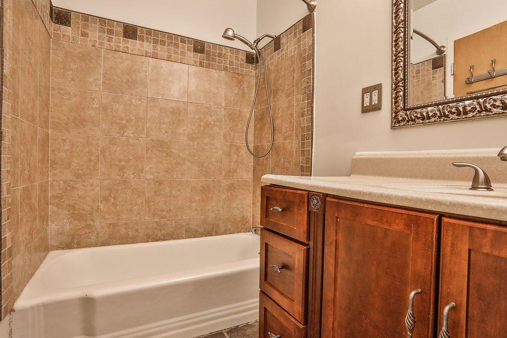 2565 Charing Road, Unit 5 Columbus, OH 43221 - Photo 10 of 15