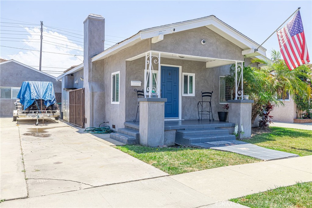 2548 East Washington Street Carson, CA 90810 - Photo 2 of 44 a front view of a house with garden