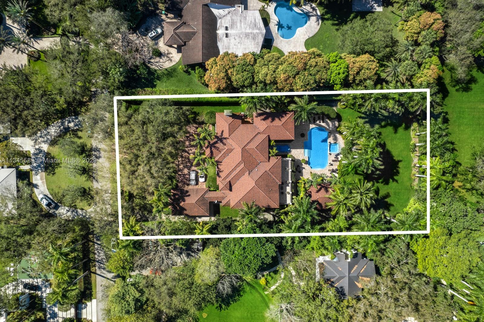 5001 Pine Drive Miami, FL 33143 - Photo 29 of 32 an aerial view of houses and trees all around