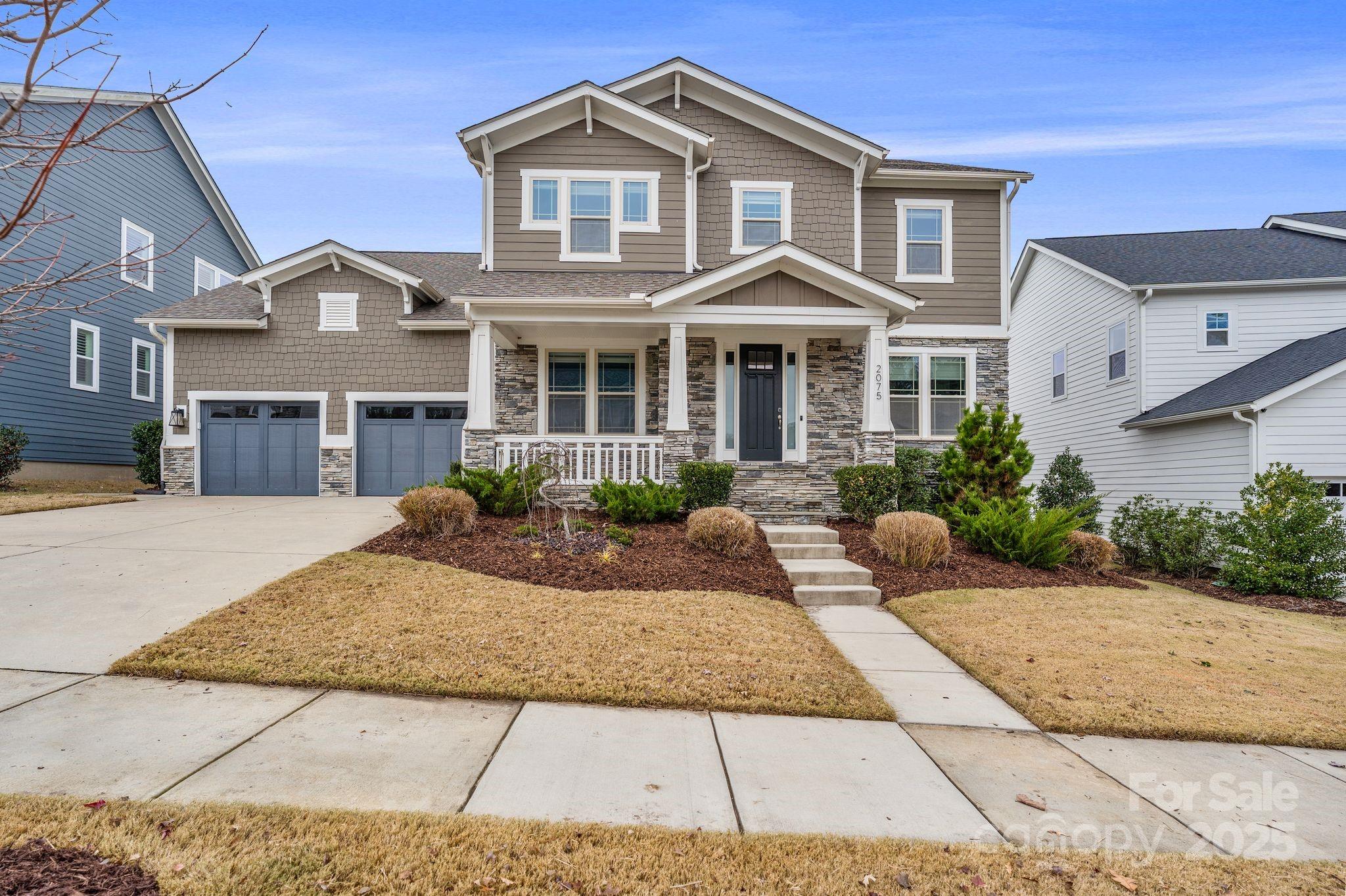 a view of a yard in front of house