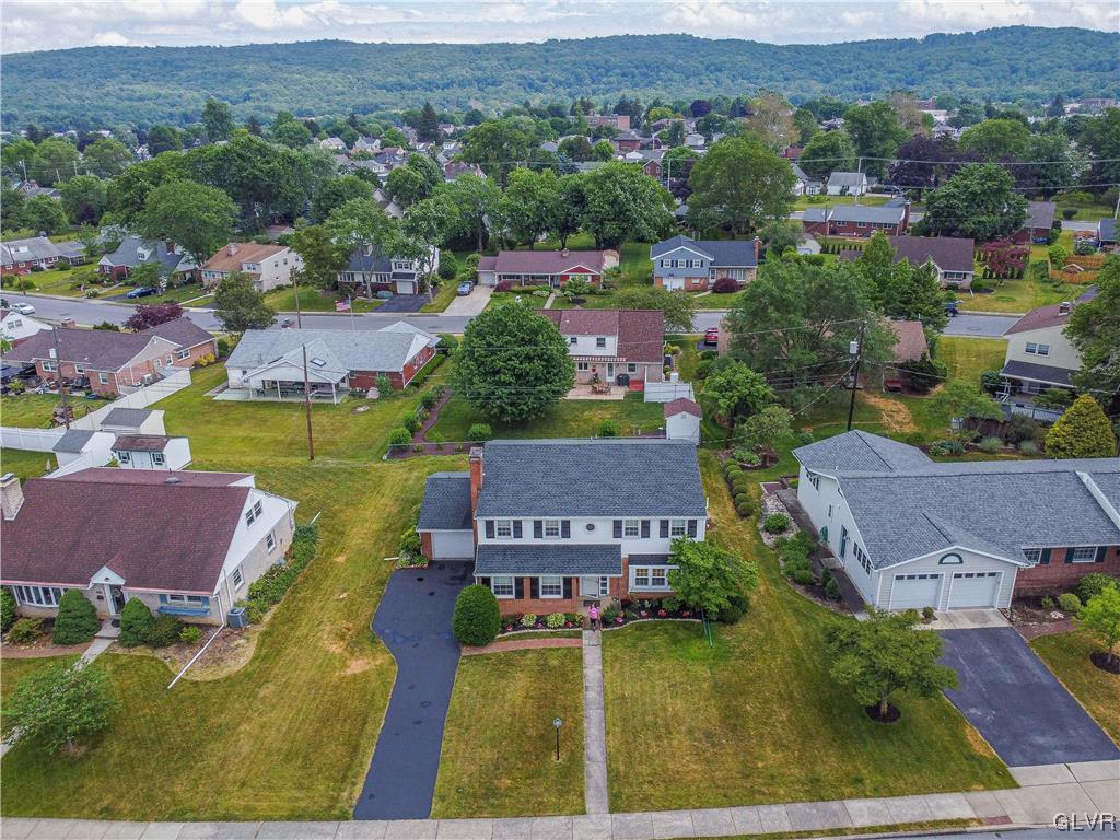 360 Barrett Road Emmaus, PA 18049 - Photo 3 of 28 Gallery Image 3