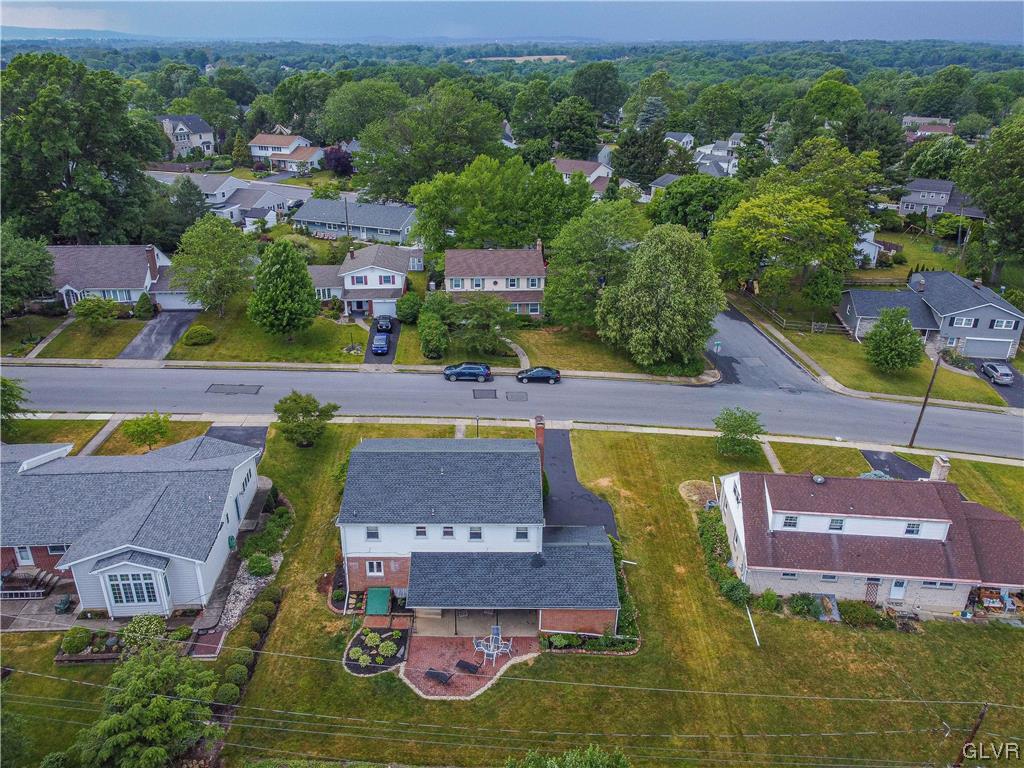 360 Barrett Road Emmaus, PA 18049 - Photo 4 of 28 Gallery Image 4