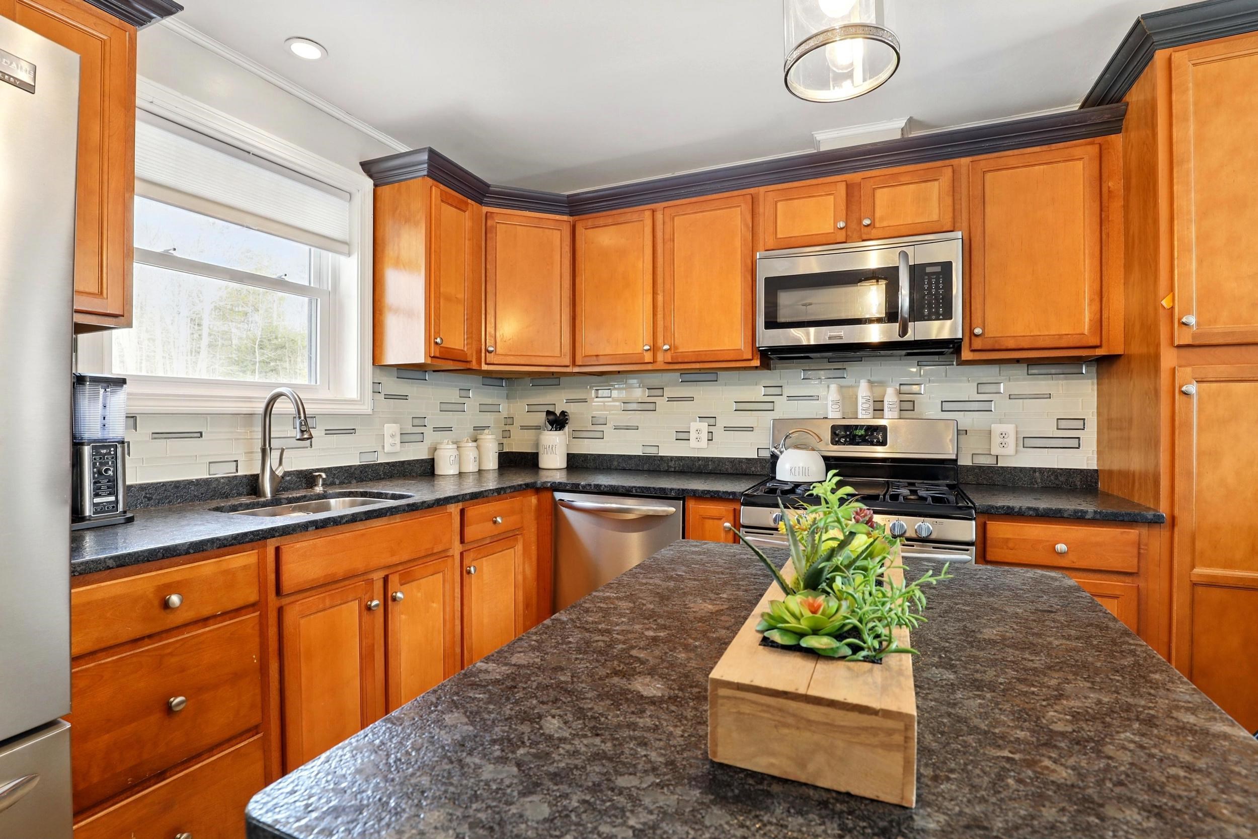 24 Berry Court Farmington, NH 03835 - Photo 1 of 41
