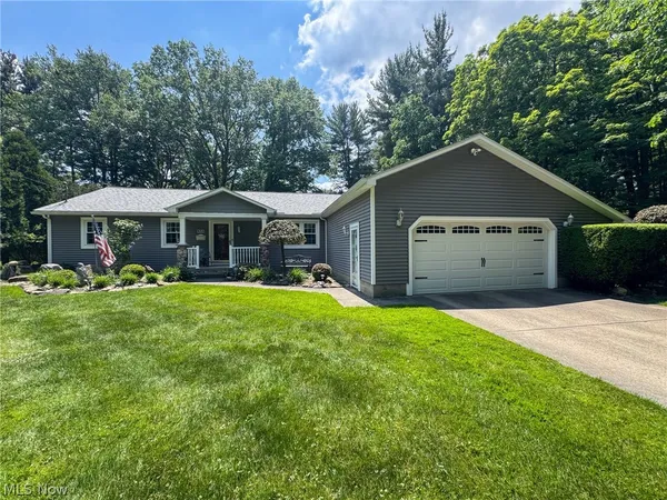 $399,900 | 835 Crestview Drive, Youngstown, OH 44512