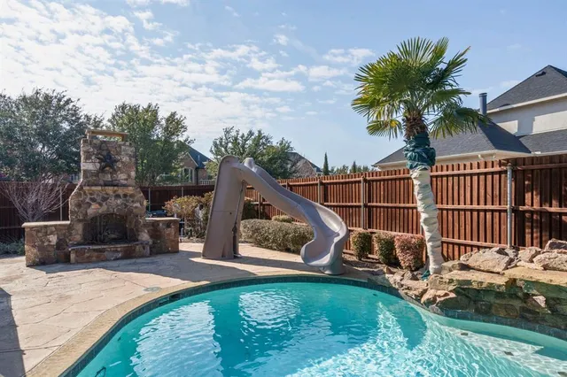 a view of a house with backyard and sitting area