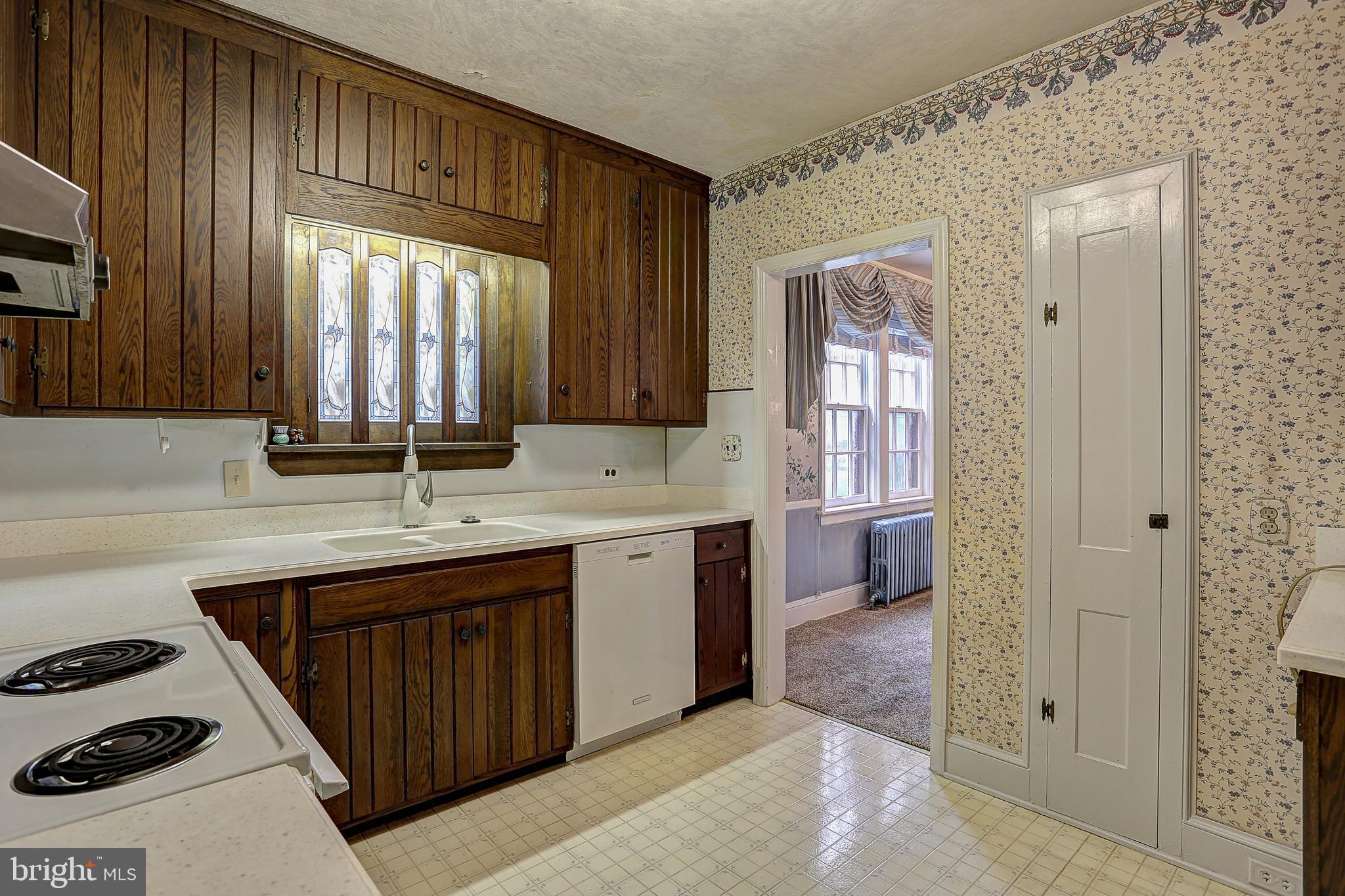 12 Ridge Road Westminster, MD 21157 - Photo 9 of 41 Main level Kitchen