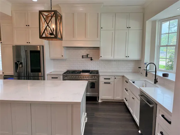 $2,800 | 3807 Summer Lane, Baytown, TX 77521