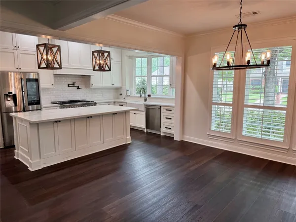 $2,800 | 3807 Summer Lane, Baytown, TX 77521