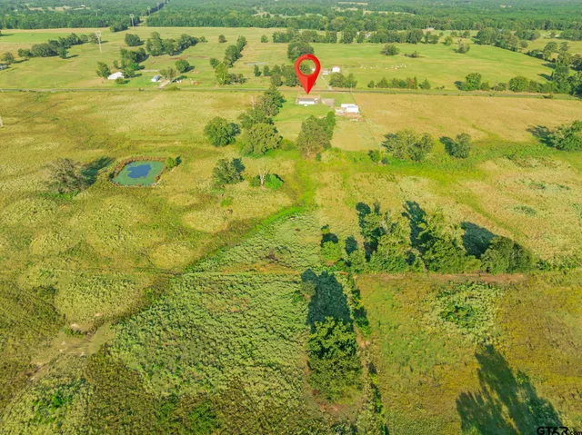 a view of an ocean from a yard