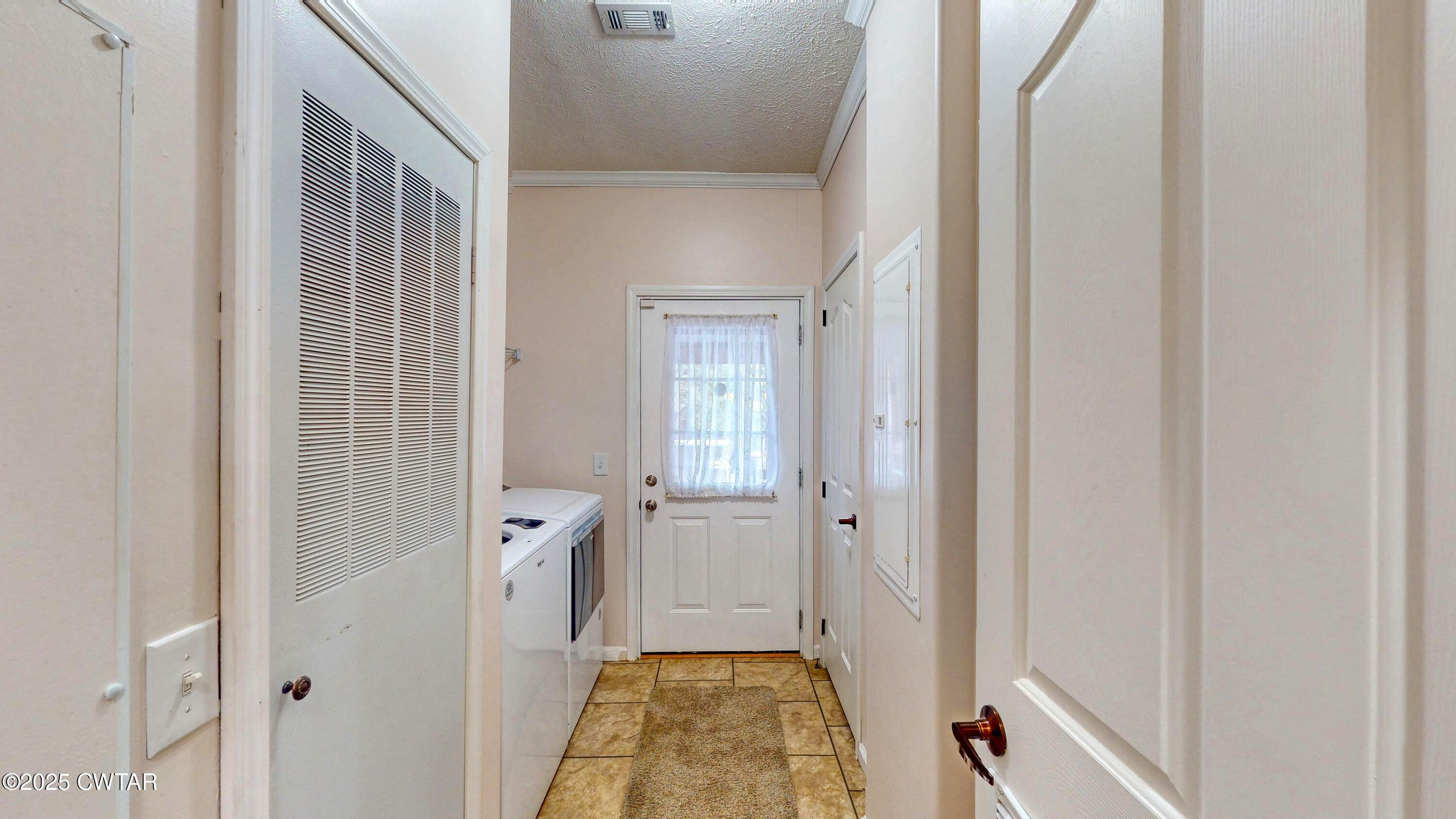 555 Brandon Road Huntingdon, TN 38344 - Photo 17 of 41 a bathroom with a tub and shower