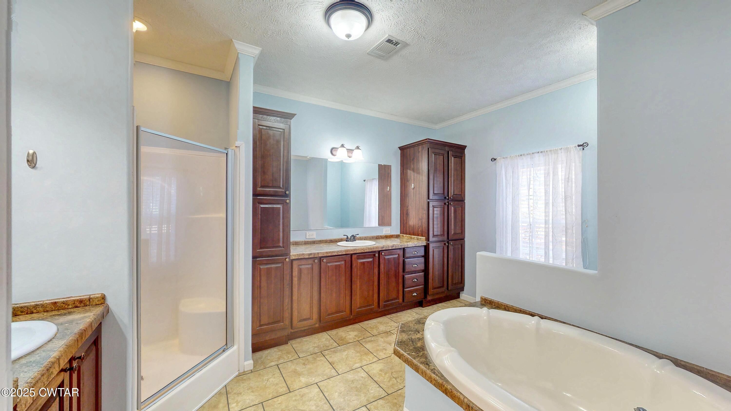 555 Brandon Road Huntingdon, TN 38344 - Photo 24 of 41 a spacious bathroom with a tub sink and mirror
