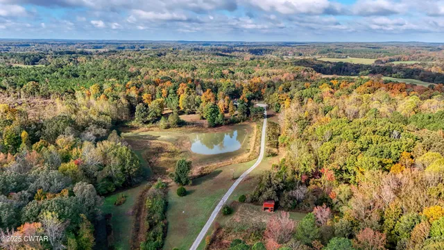 a view of residential houses with outdoor space