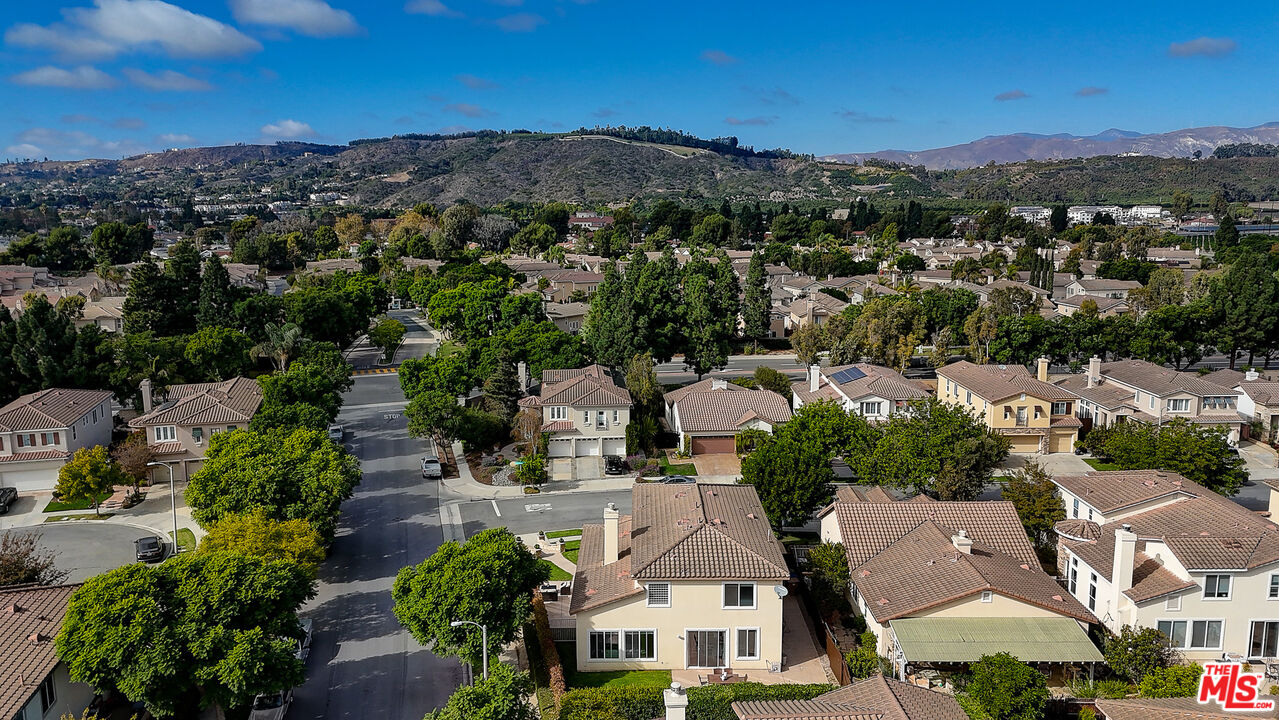 2008 Las Estrellas Court Camarillo, CA 93012 - Photo 45 of 63 a view of city and mountain