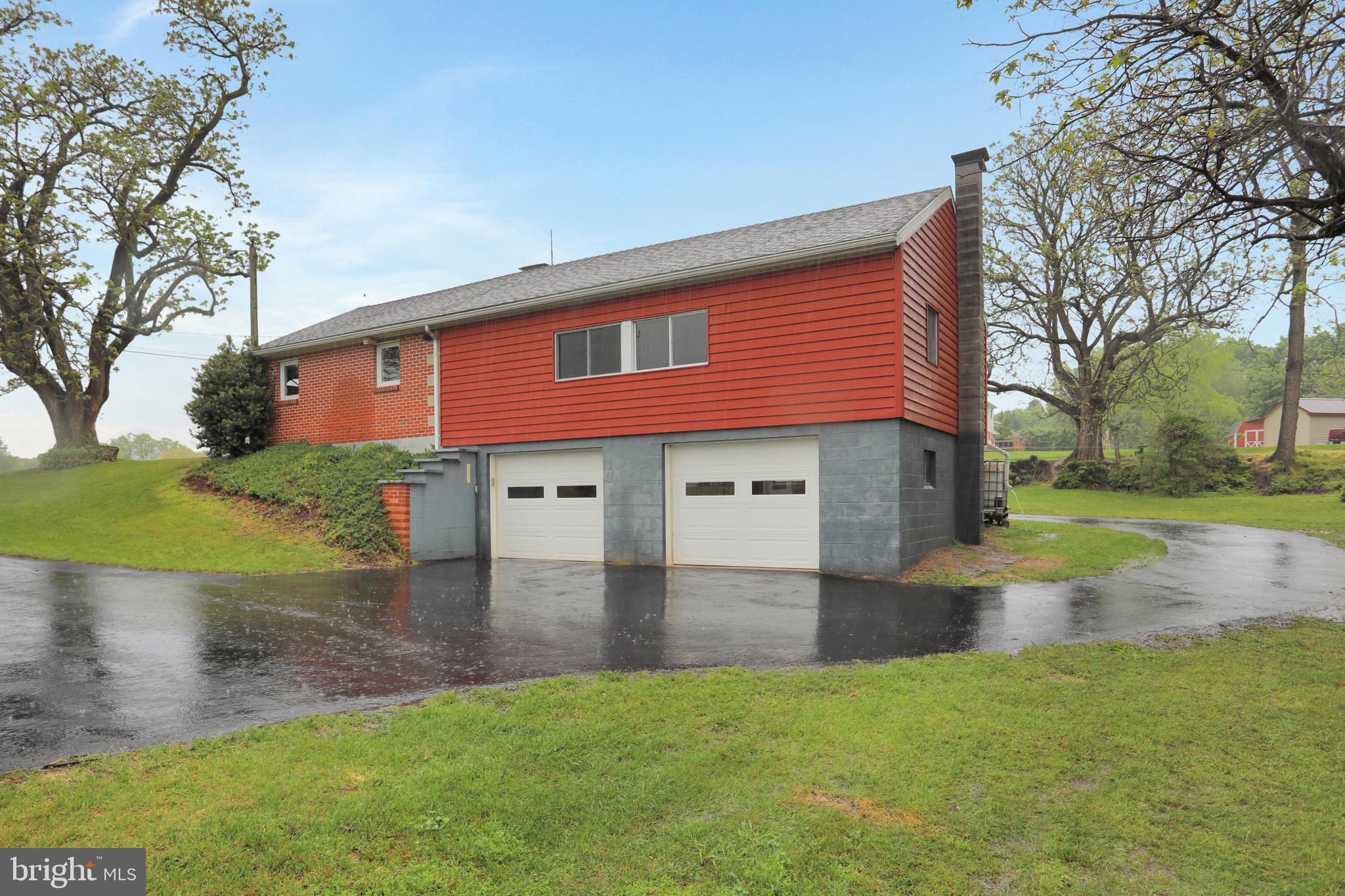 1229 Tallow Hill Road Chambersburg, PA 17202 - Photo 4 of 50 Side view of 2 car garage with great room above
