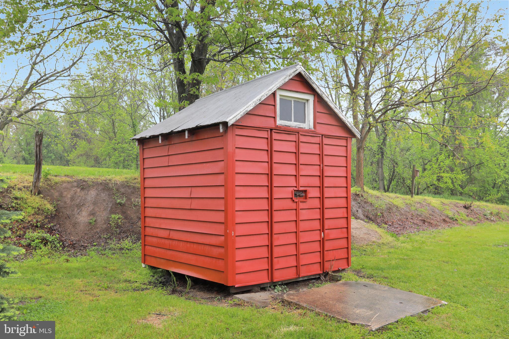 1229 Tallow Hill Road Chambersburg, PA 17202 - Photo 49 of 50 Outside shed