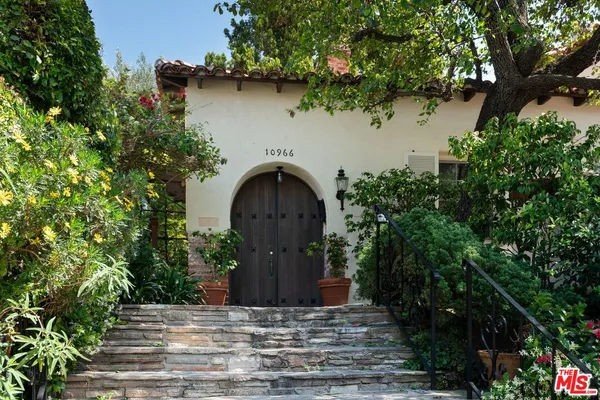 $1,295,000 | 10966 Strathmore Drive, Unit 8, Los Angeles, CA 90024