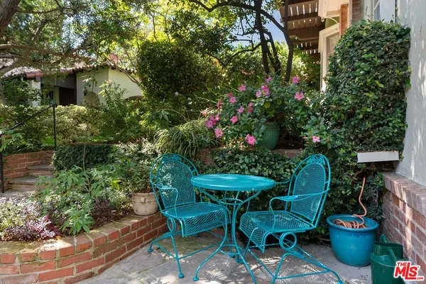 $1,295,000 | 10966 Strathmore Drive, Unit 8, Los Angeles, CA 90024