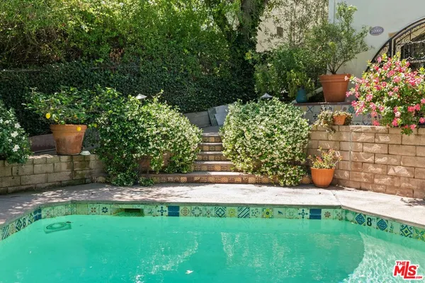 $1,295,000 | 10966 Strathmore Drive, Unit 8, Los Angeles, CA 90024