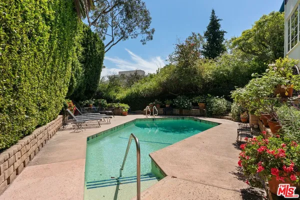 $1,295,000 | 10966 Strathmore Drive, Unit 8, Los Angeles, CA 90024