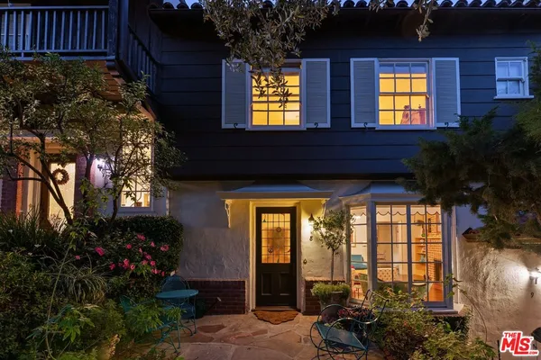 $1,295,000 | 10966 Strathmore Drive, Unit 8, Los Angeles, CA 90024