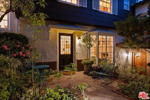 $1,295,000 | 10966 Strathmore Drive, Unit 8, Los Angeles, CA 90024