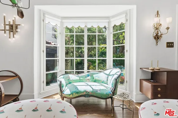 $1,295,000 | 10966 Strathmore Drive, Unit 8, Los Angeles, CA 90024