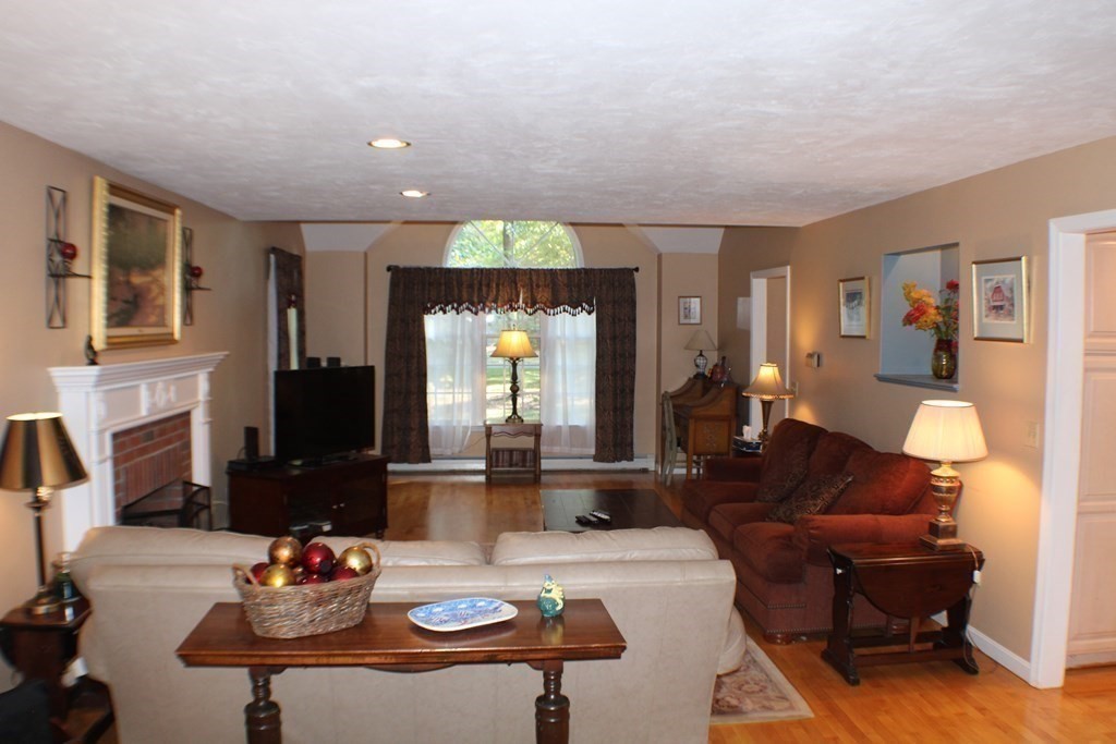 51 Smith Road Mansfield, MA 02048 - Photo 9 of 38