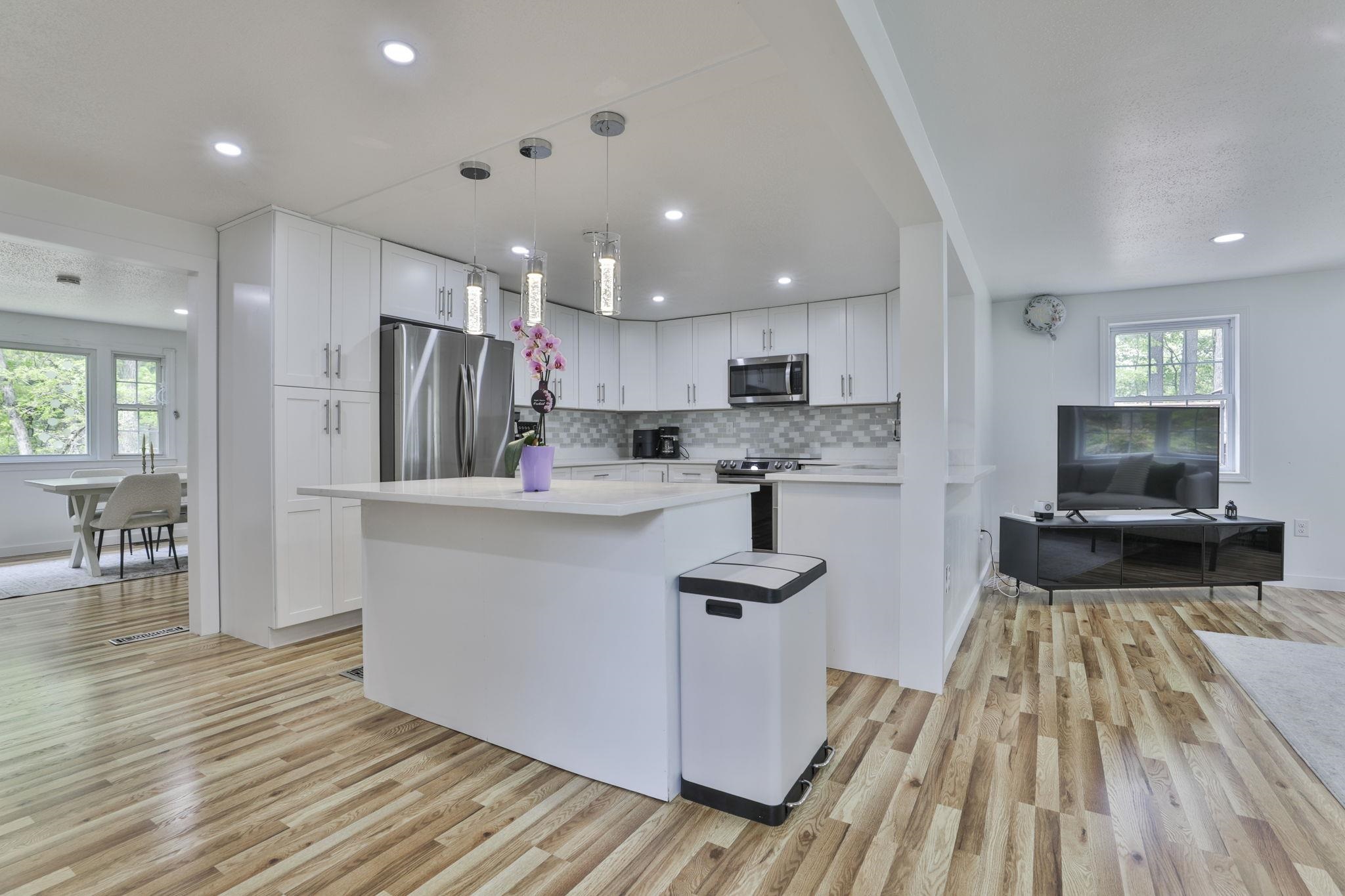 180 Back River Road Bedford, NH 03110 - Photo 17 of 36