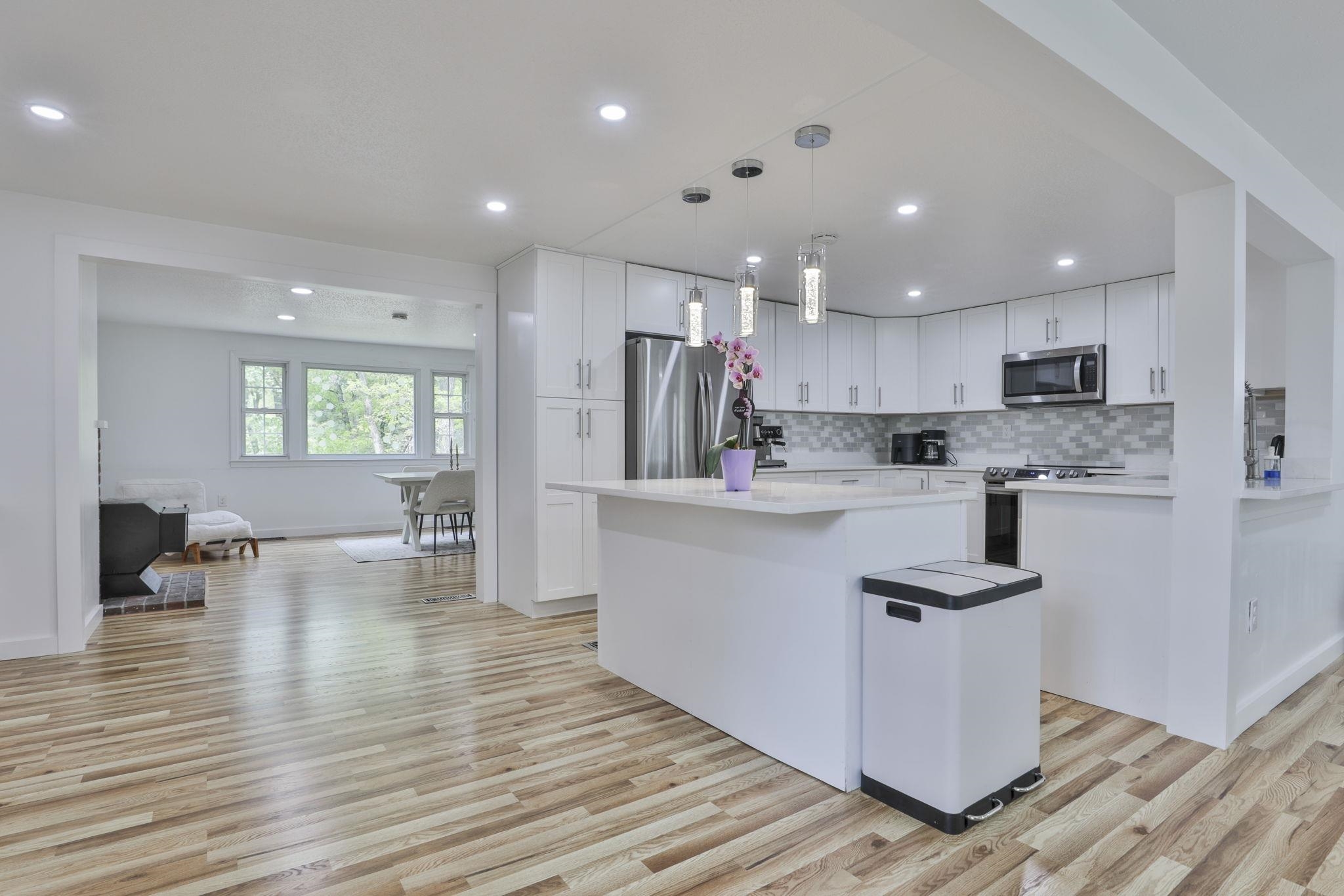 180 Back River Road Bedford, NH 03110 - Photo 18 of 36