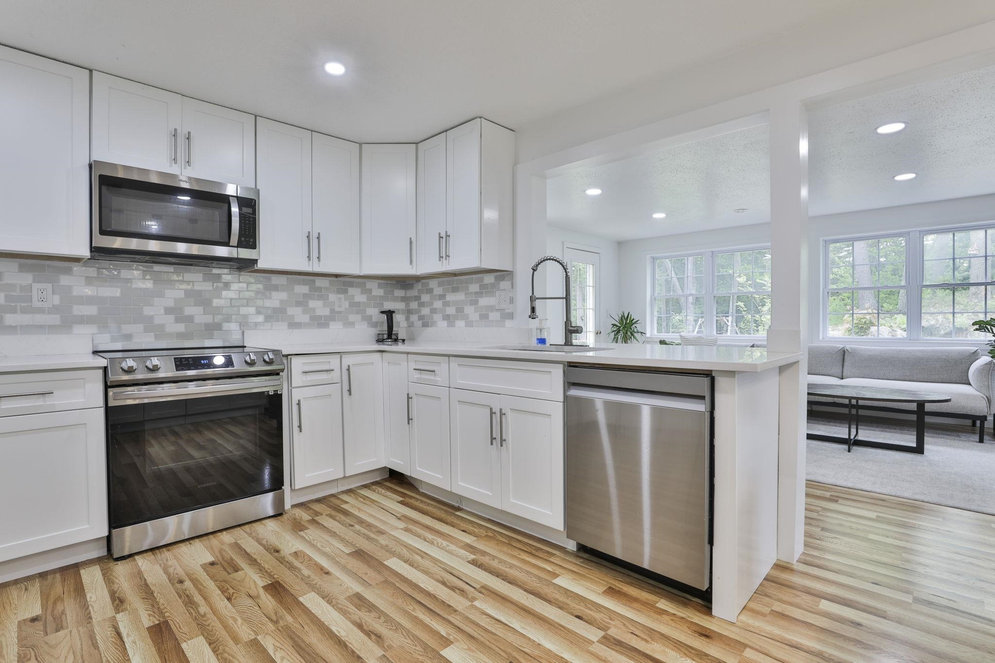 180 Back River Road Bedford, NH 03110 - Photo 20 of 36