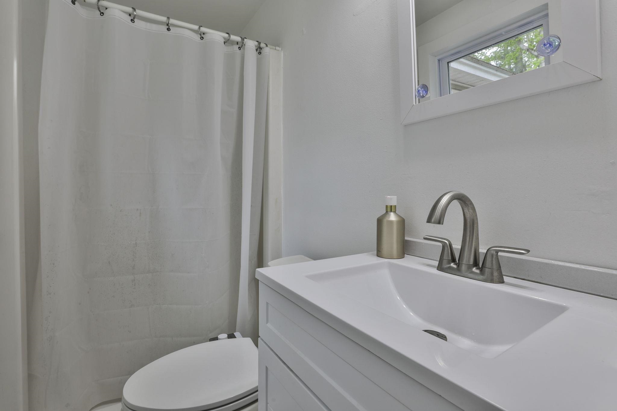 180 Back River Road Bedford, NH 03110 - Photo 32 of 36