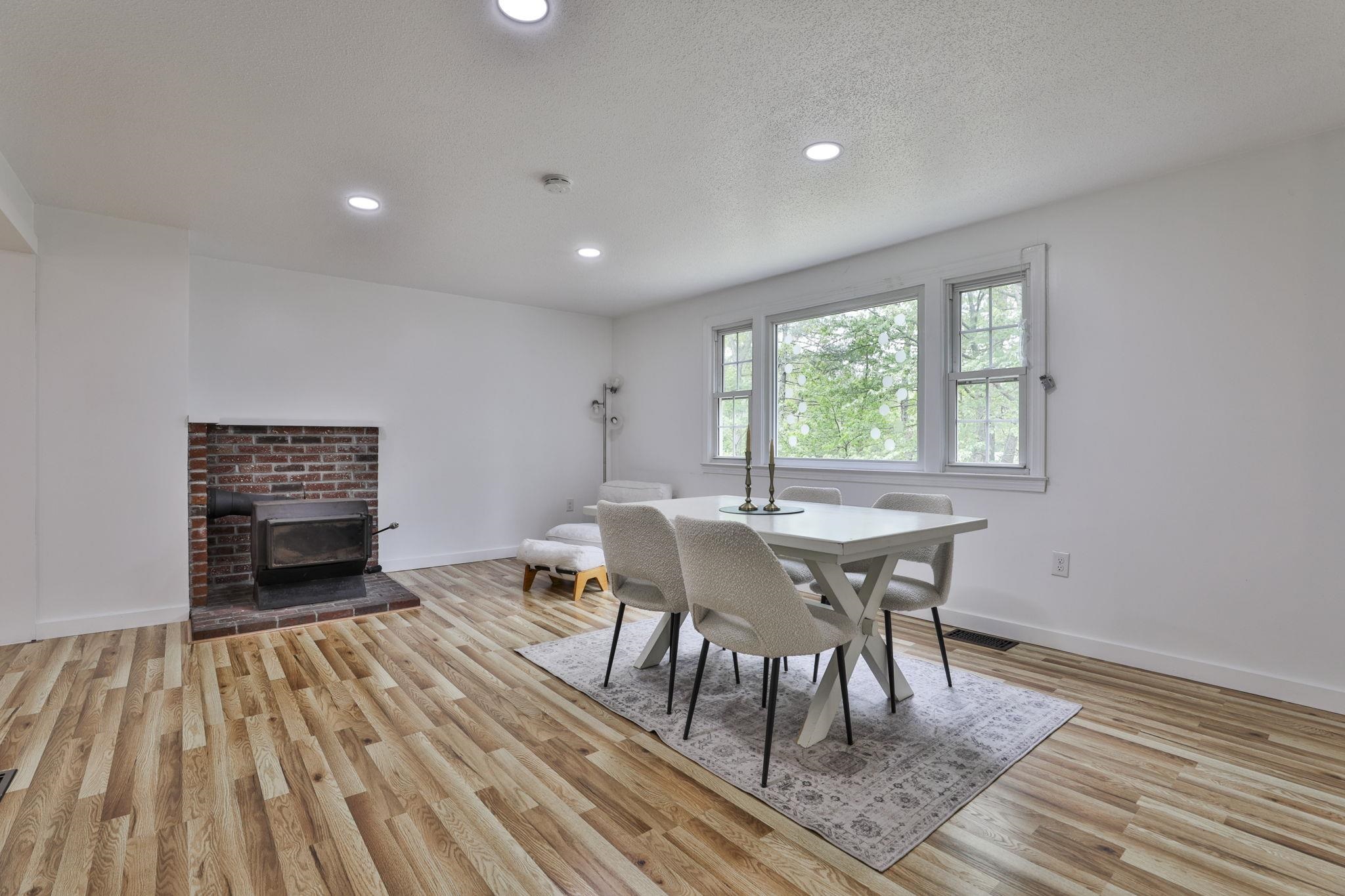 180 Back River Road Bedford, NH 03110 - Photo 7 of 36