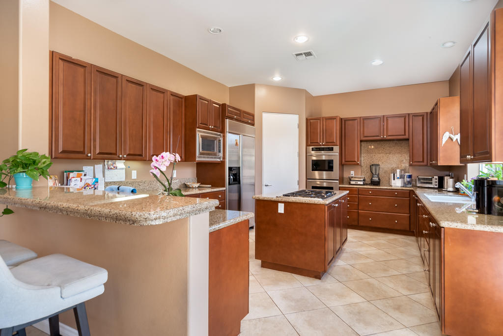 11 Varsity Circle Rancho Mirage, CA 92270 - Photo 11 of 36 11varsitycircle-lr-11