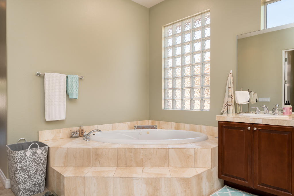 11 Varsity Circle Rancho Mirage, CA 92270 - Photo 20 of 36 11varsitycircle-lr-22
