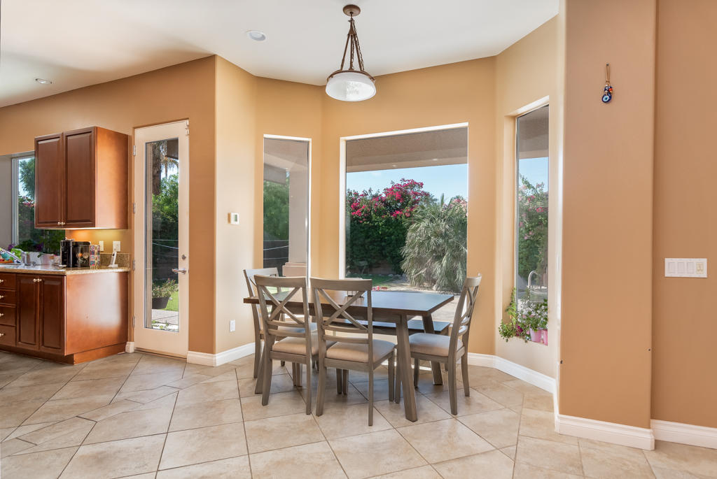 11 Varsity Circle Rancho Mirage, CA 92270 - Photo 10 of 36 11varsitycircle-lr-10