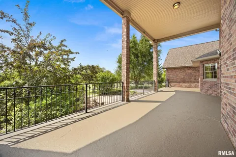 $3,950,000 | 3076 North 400 East Road, McLean, IL 61754