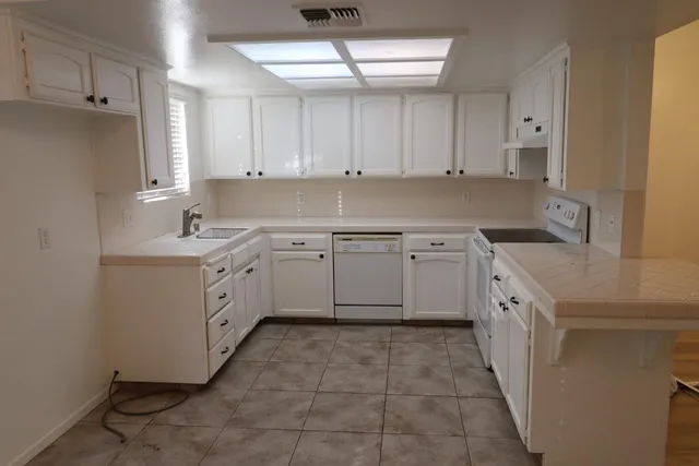 $2,300 | 9388 North Archie Avenue, Fresno, CA 93720