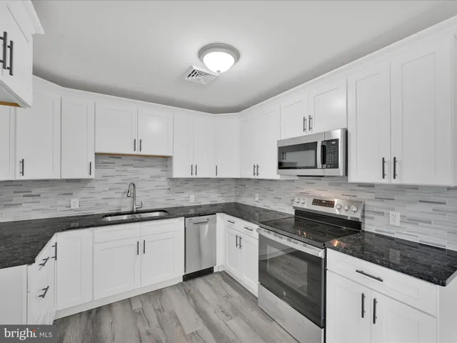 $320,000 | 76 Crestview Drive, Pottsville, PA 17901