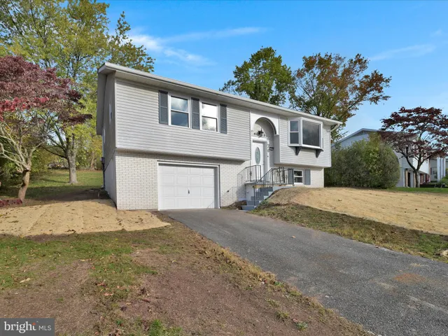 $320,000 | 76 Crestview Drive, Pottsville, PA 17901