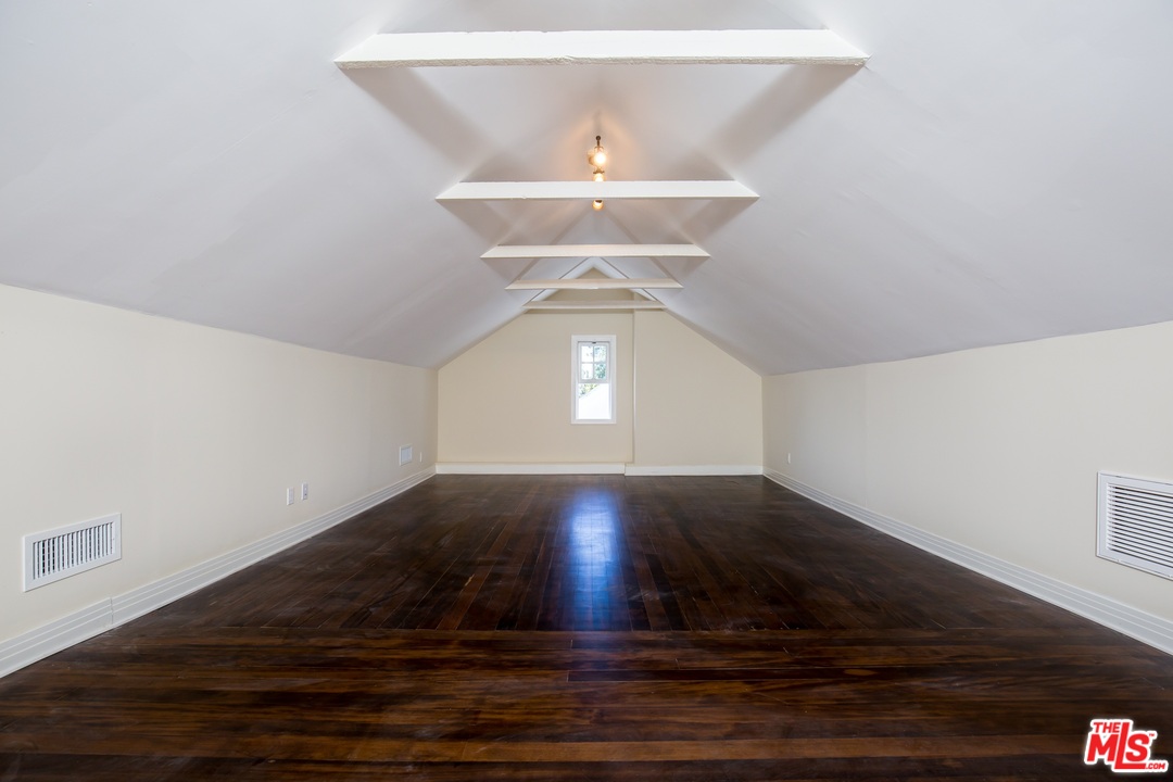 1710 Buckingham Road Los Angeles, CA 90019 - Photo 14 of 17