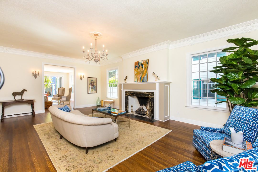 1710 Buckingham Road Los Angeles, CA 90019 - Photo 4 of 17