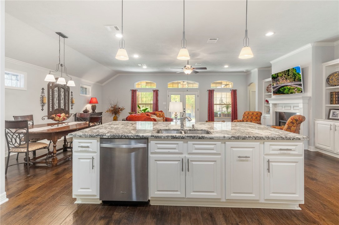 318 Cecelia Loop College Station, TX 77845 - Photo 24 of 38