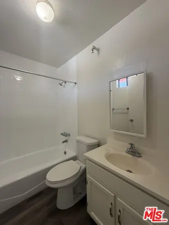 $1,850 | 1816 North Gramercy Place, Unit 304, Los Angeles, CA 90028