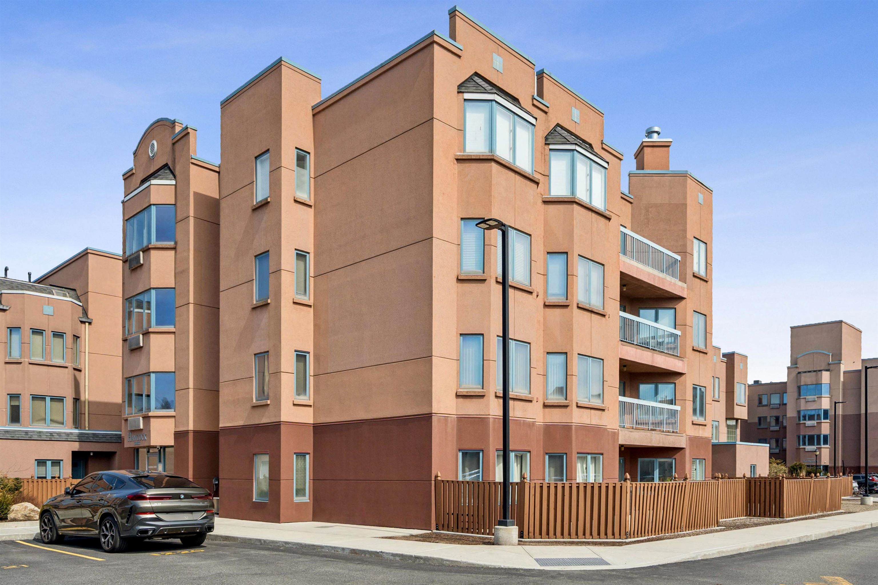 403 Hancock Court, Unit 403 Edgewater, NJ 07020 - Photo 2 of 17